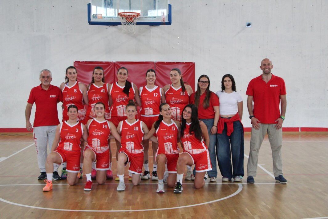 La squadra femminile della Landini